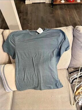 NWT Legend Short Sleeve Athletic Tee in Blue Size Large